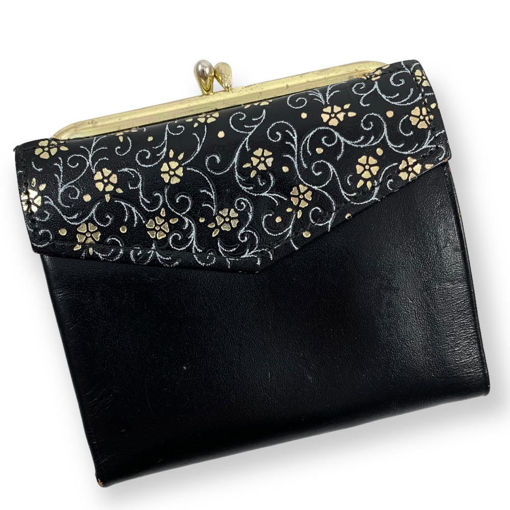 1950's black saddle leather gold floral kiss-lock wallet - Picture 10 of 13